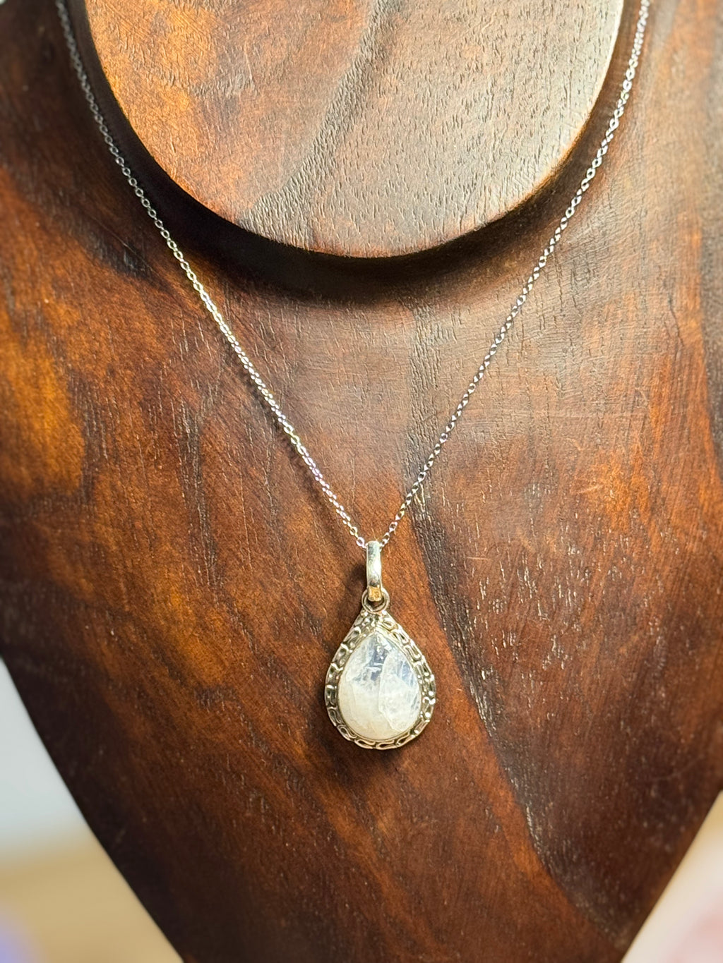 Colgante Modelo Lágrima de Juno Piedra Luna