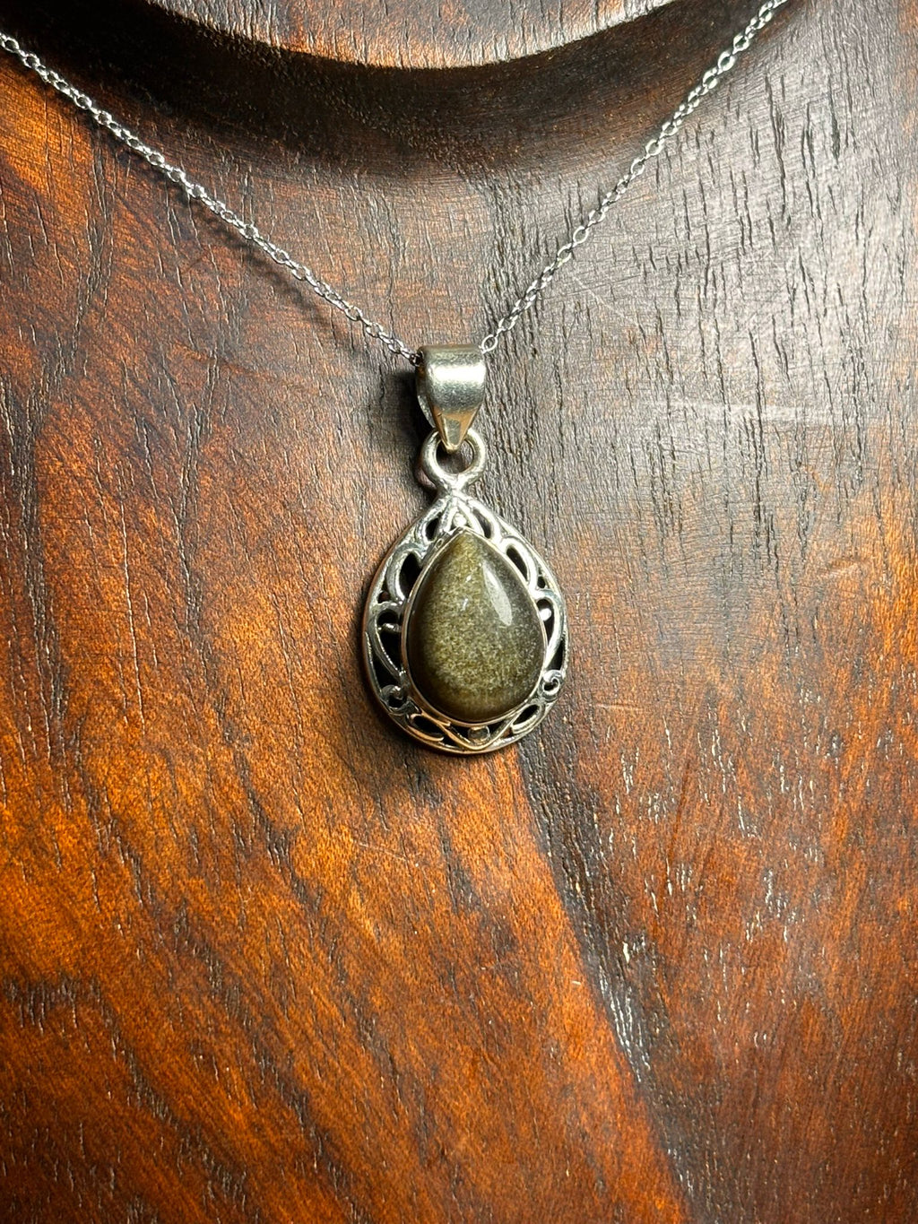 Colgante modelo lahab de obsidiana