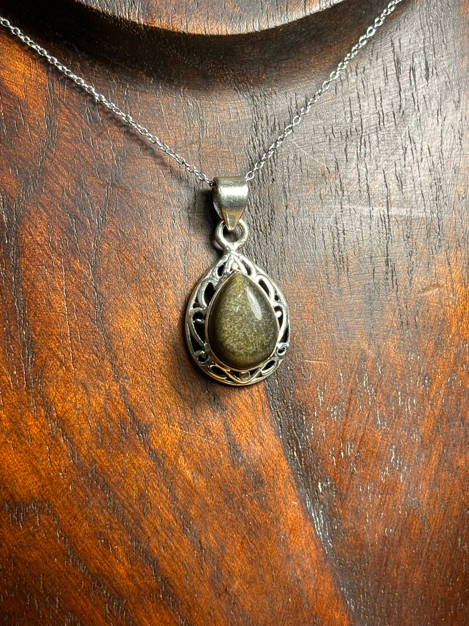 Colgante modelo lahab de obsidiana