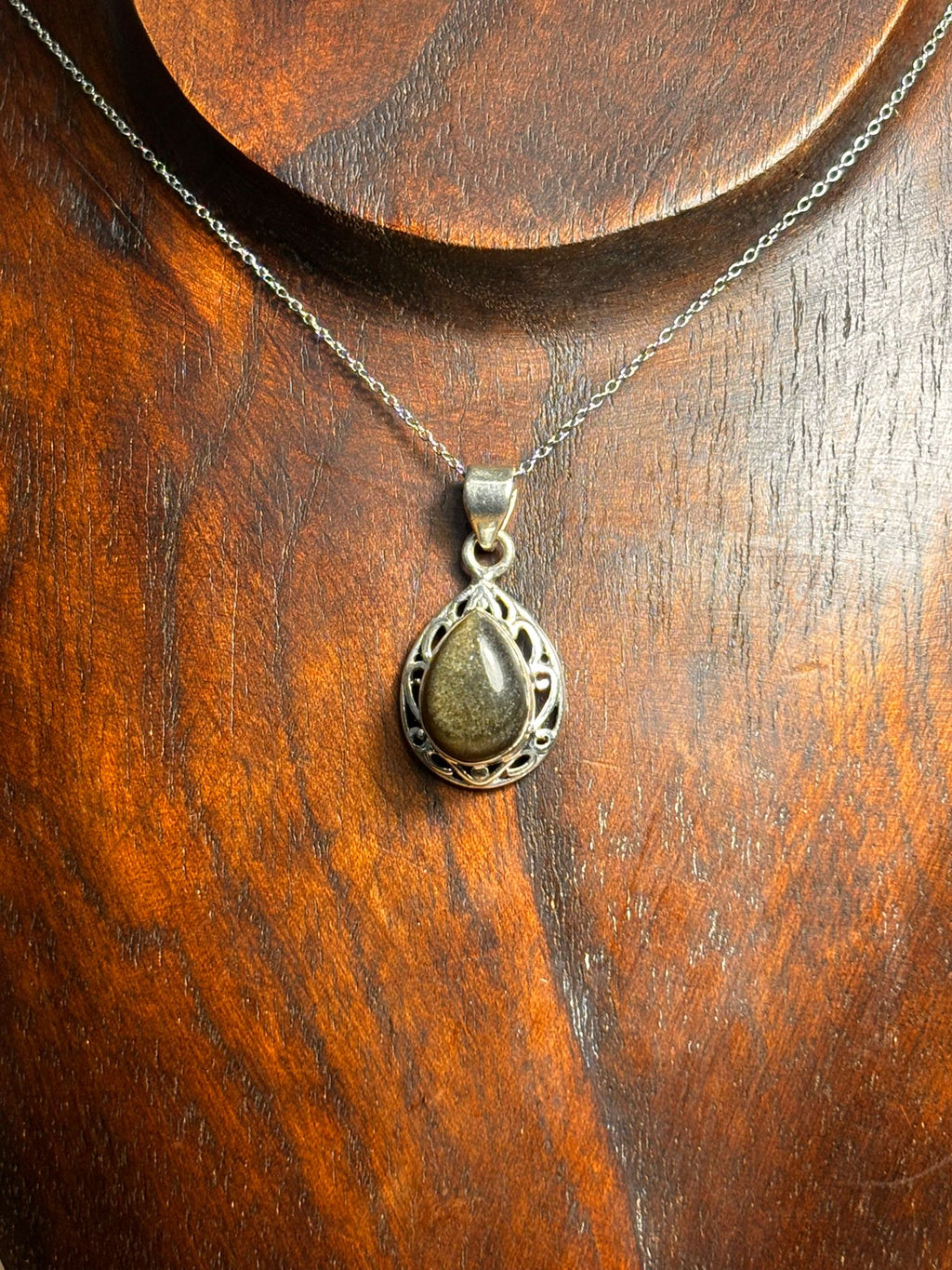 Colgante modelo lahab de obsidiana