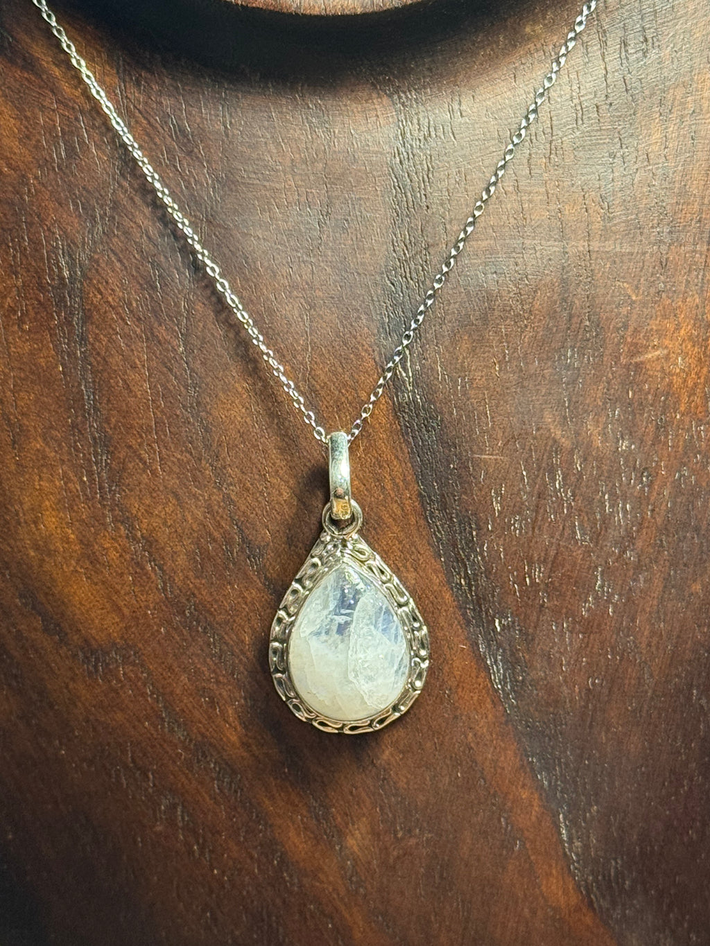 Colgante Modelo Lágrima de Juno Piedra Luna